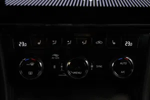 Skoda Superb Combi 2.0 TDI Sportline | Thumbnail 25 von 31