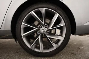 Skoda Superb Combi 2.0 TDI Sportline | Thumbnail 26 von 31