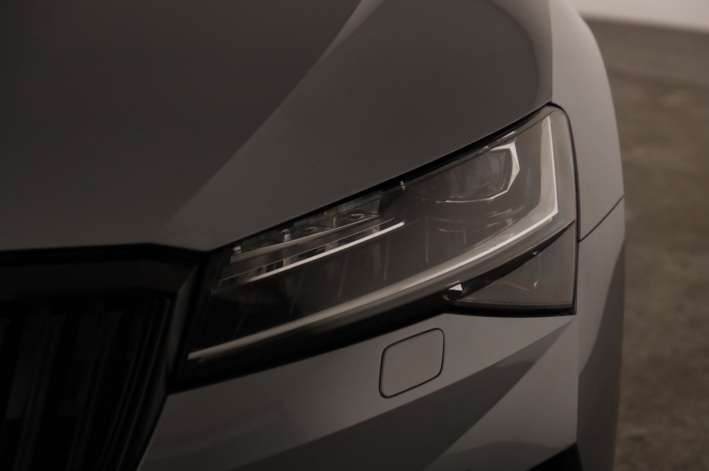 Skoda Superb Combi 2.0 TDI  Sportline | Bild 28 von 31