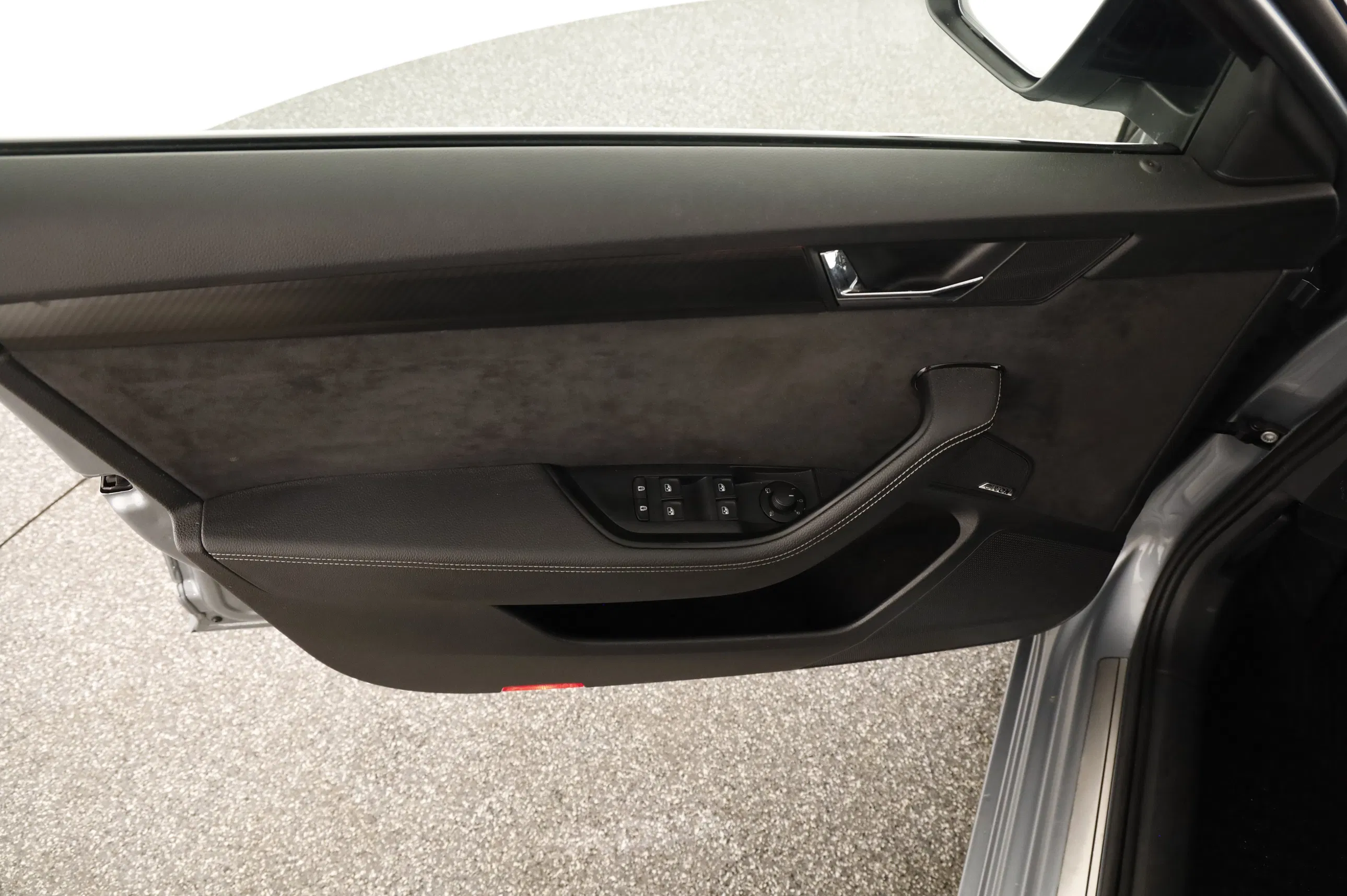 Skoda Superb Combi 2.0 TDI Sportline | Bild 4 von 31