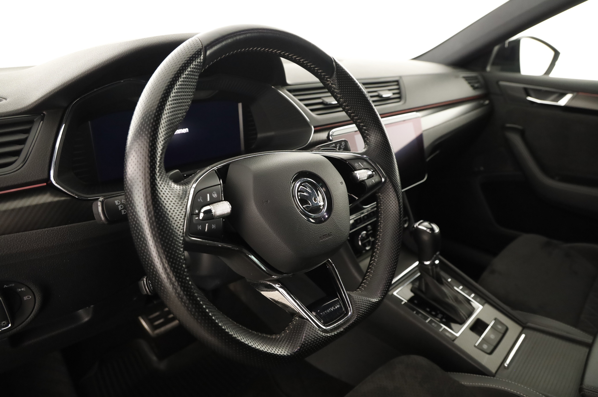 Skoda Superb Combi 2.0 TDI  Sportline | Bild 6 von 31