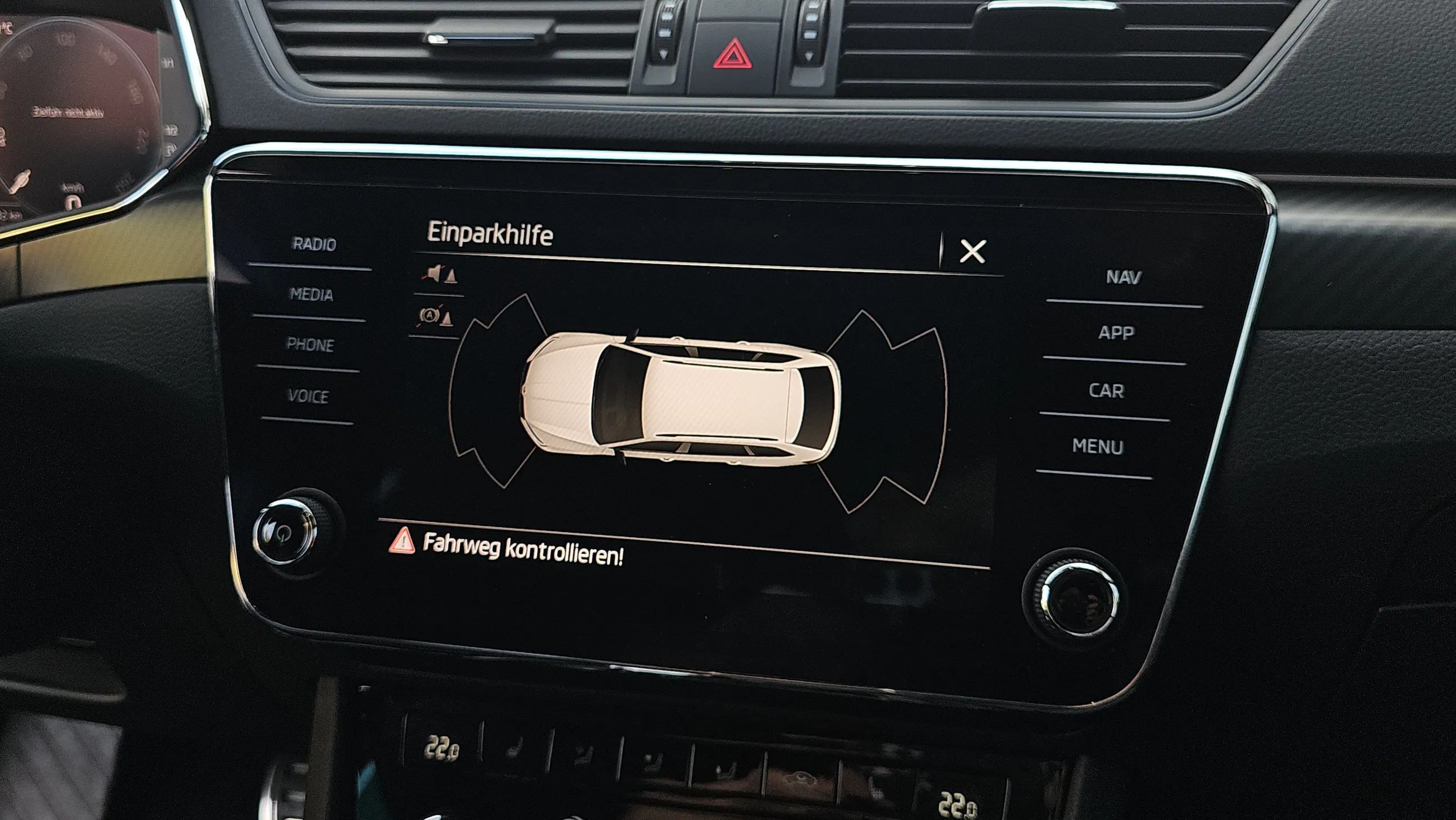 Skoda Superb Combi 2.0 TDI Sportline | Bild 12 von 24