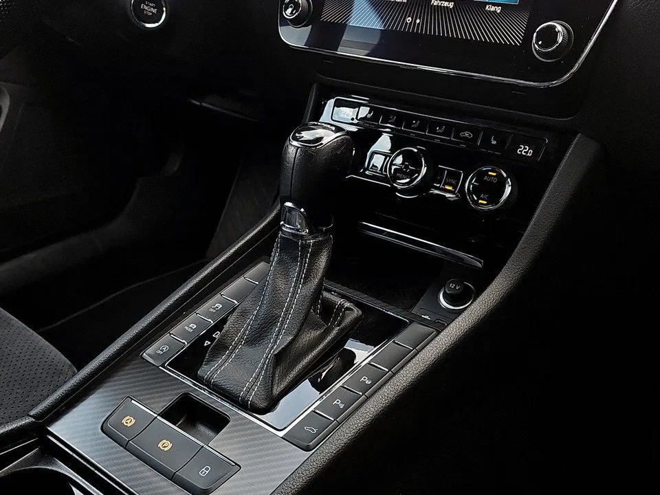 Skoda Superb Combi 2.0 TDI Sportline | Bild 14 von 24