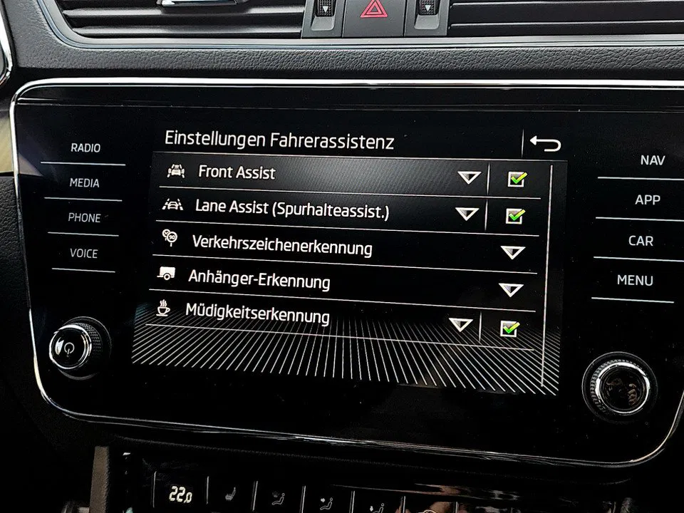 Skoda Superb Combi 2.0 TDI Sportline | Bild 23 von 24