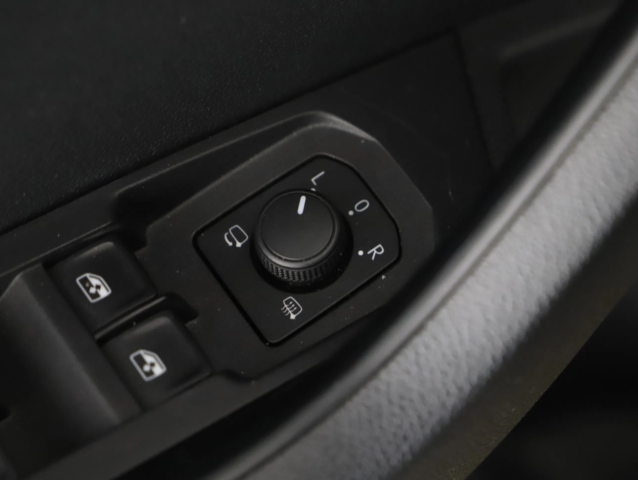 Skoda Karoq 1.5 TSI ACT Sportline | Bild 24 von 28