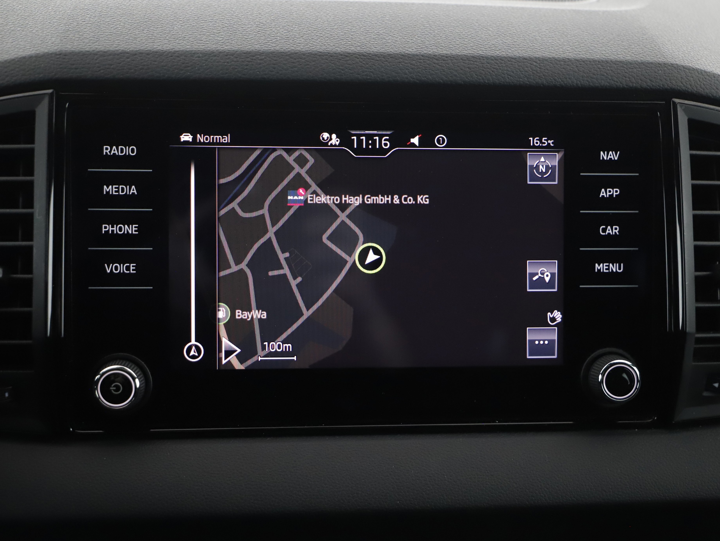 Skoda Karoq 1.5 TSI ACT Sportline | Bild 16 von 28