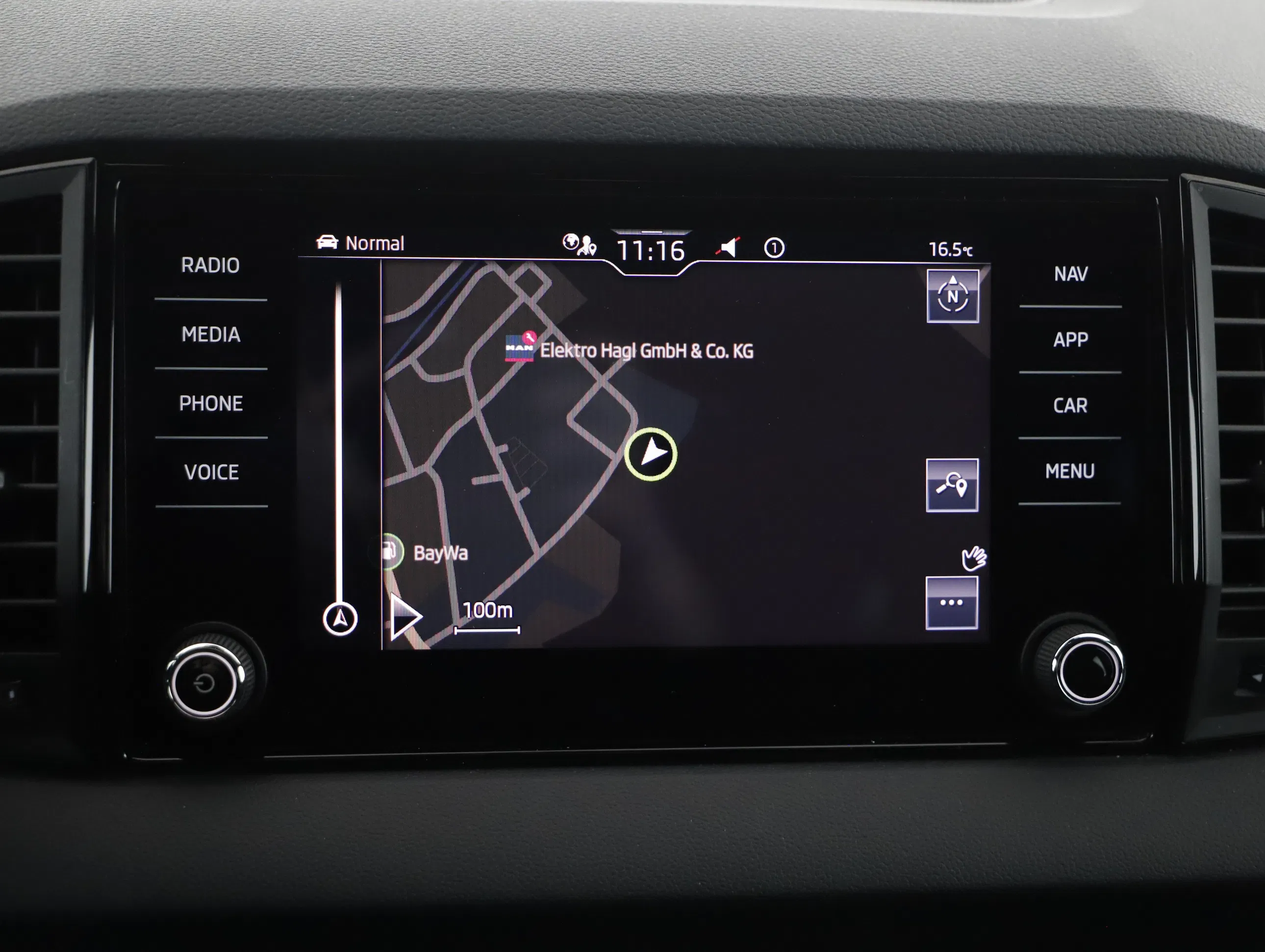 Skoda Karoq 1.5 TSI ACT Sportline | Bild 16 von 28