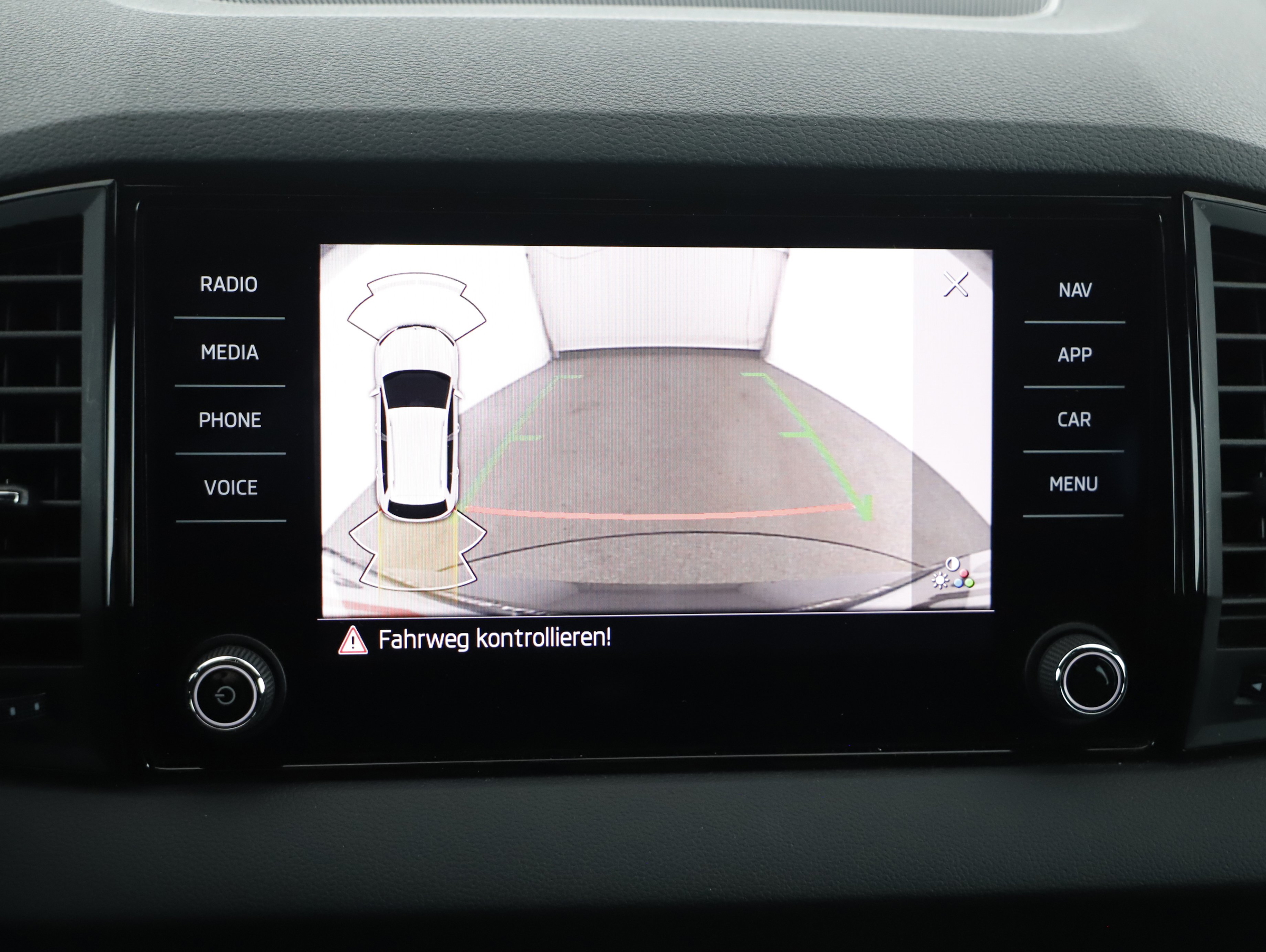 Skoda Karoq 1.5 TSI ACT Sportline | Bild 17 von 28