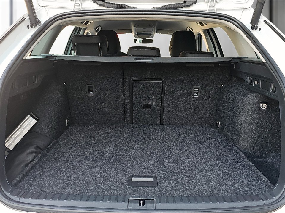 Skoda Octavia Combi 1.5 TSI Selection | Bild 17 von 23