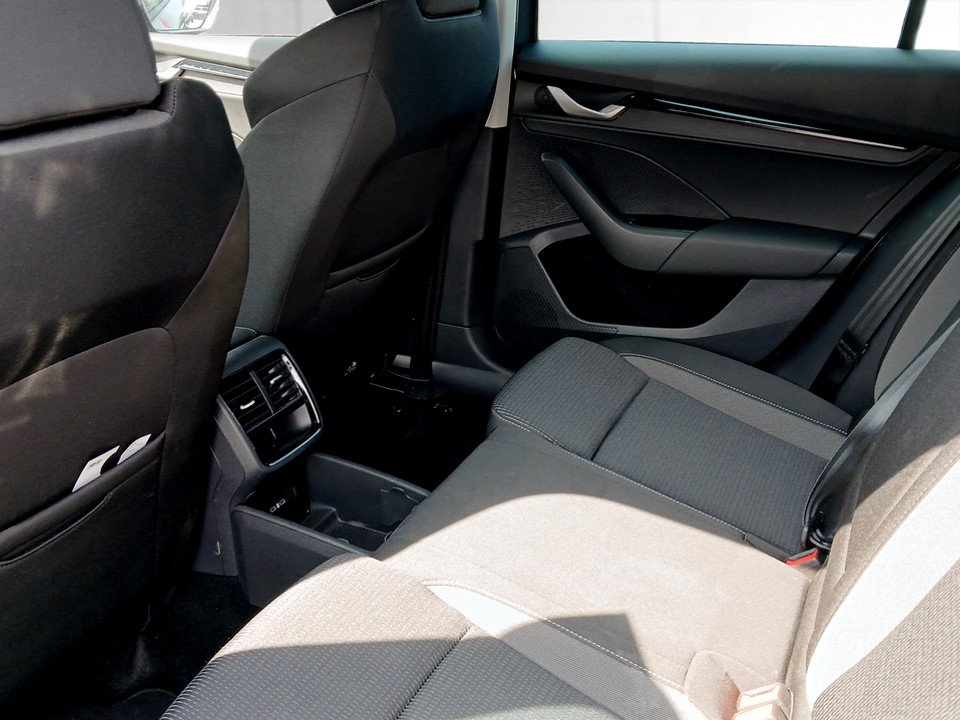 Skoda Octavia Combi 1.5 TSI DSG Selection | Bild 20 von 23