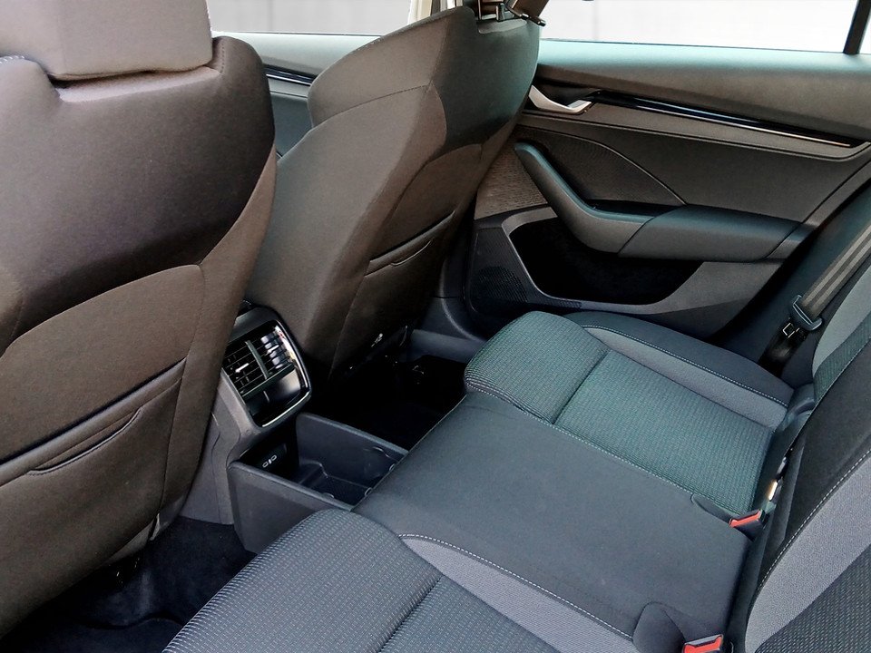 Skoda Octavia Combi 1.5 TSI DSG Selection | Bild 20 von 24