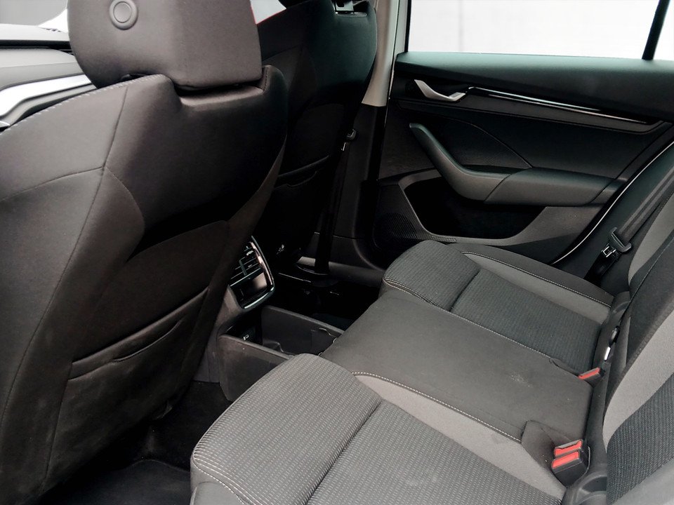 Skoda Octavia Combi 1.5 TSI mHEV W Selection | Bild 21 von 24