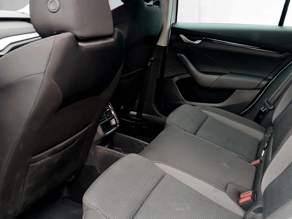 Skoda Octavia Combi 1.5 TSI mHEV W Selection | Bild 21 von 24