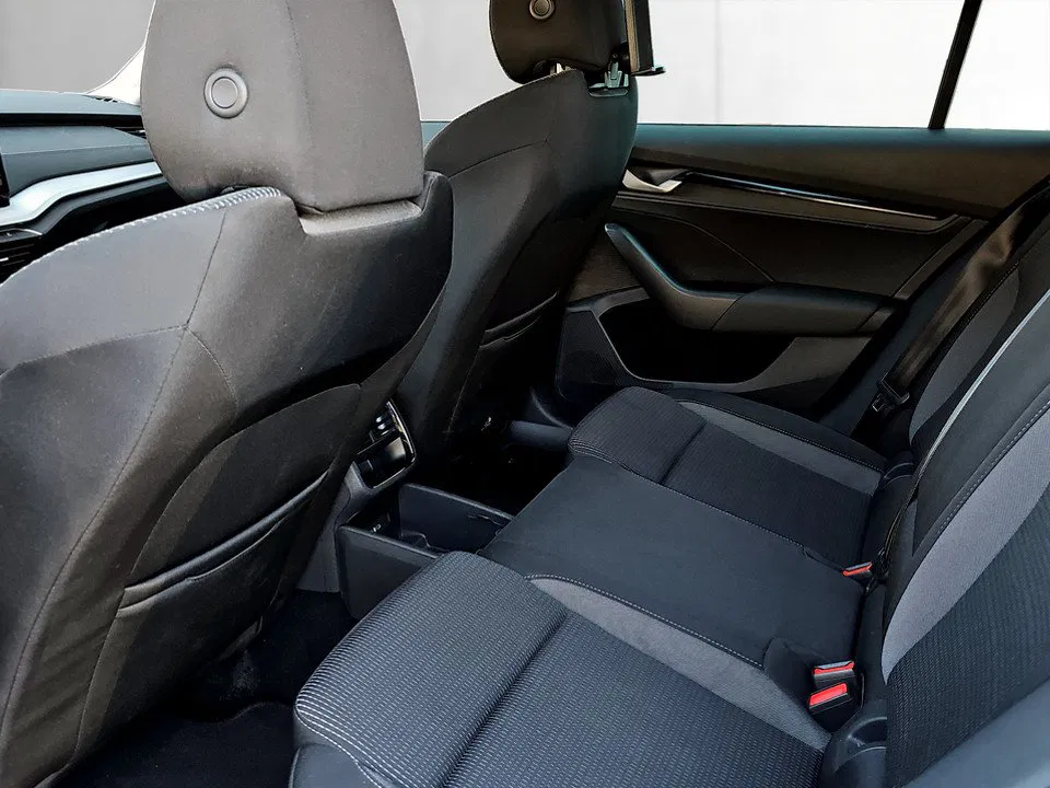 Skoda Octavia Combi 1.5 TSI DSG Selection | Bild 20 von 23