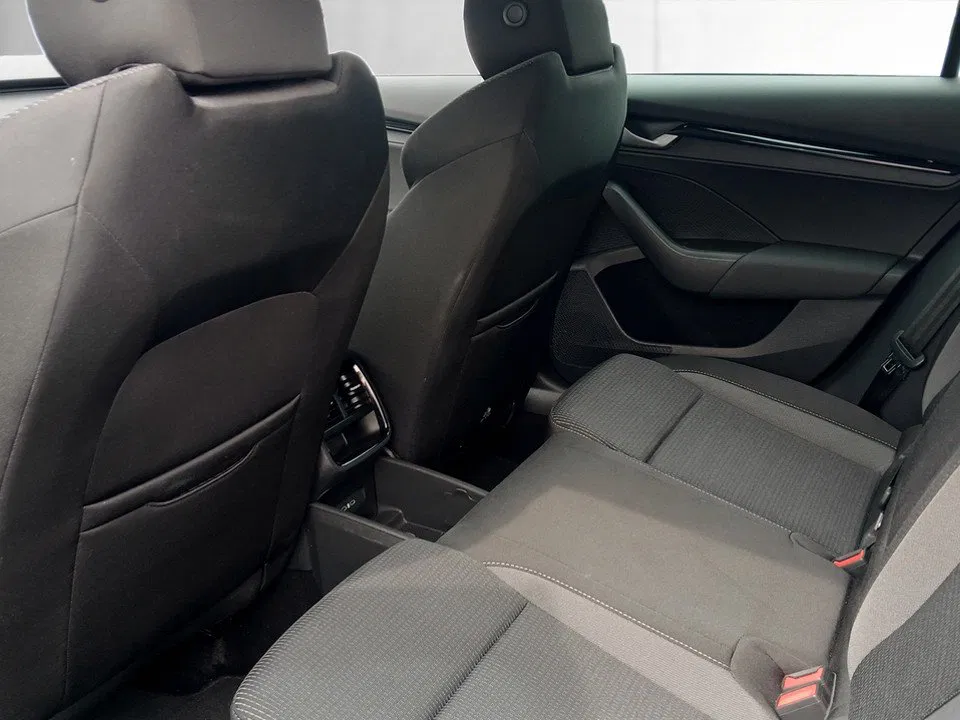 Skoda Octavia Combi 1.5 TSI DSG Selection | Bild 19 von 22