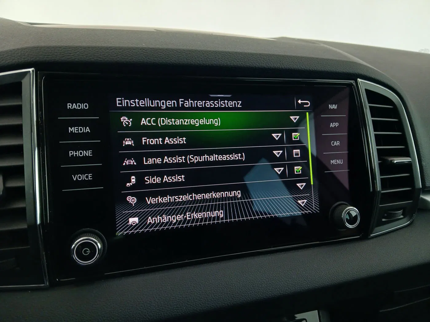 Skoda Karoq 1.5 TSI ACT Style 125 | Bild 22 von 30