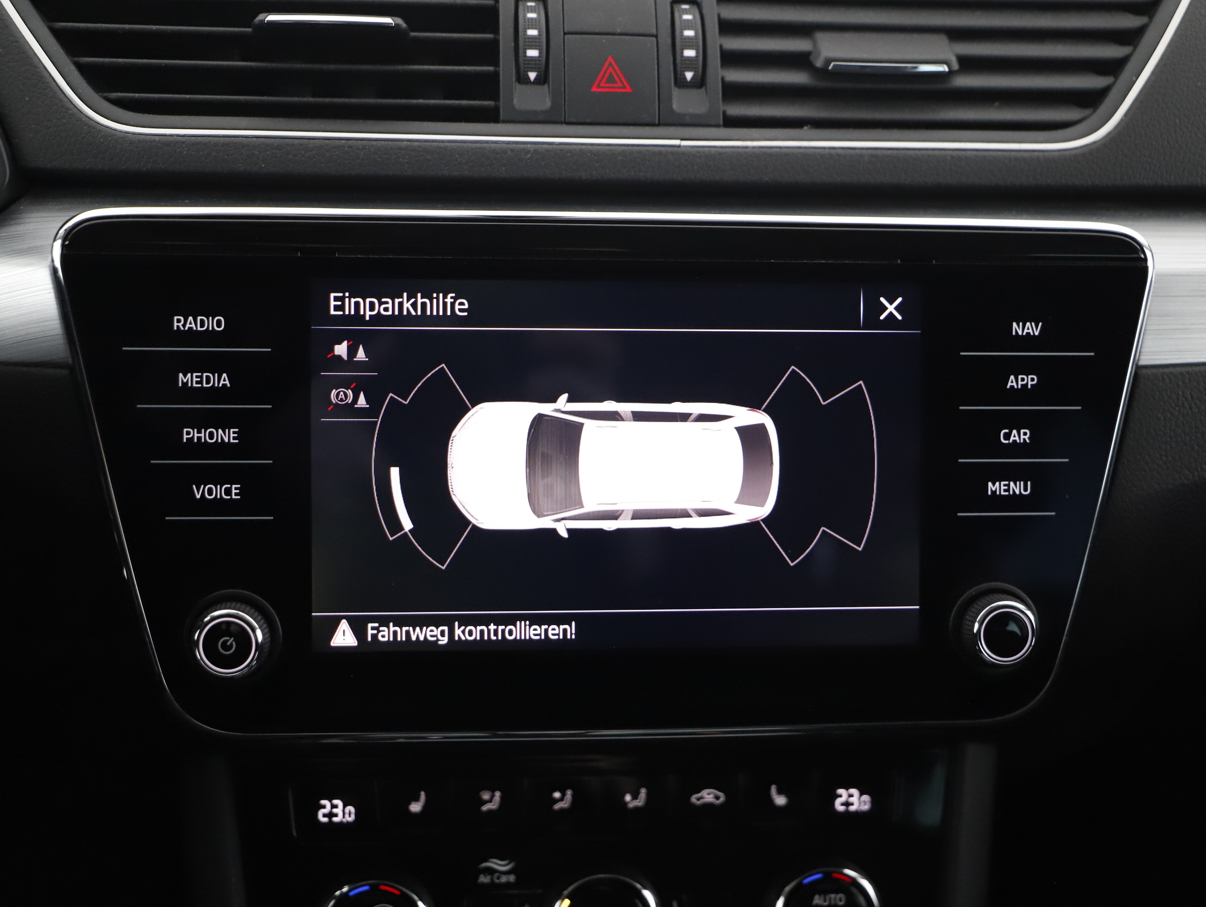 Skoda Superb Combi 2.0 TDI Ambition | Bild 10 von 18