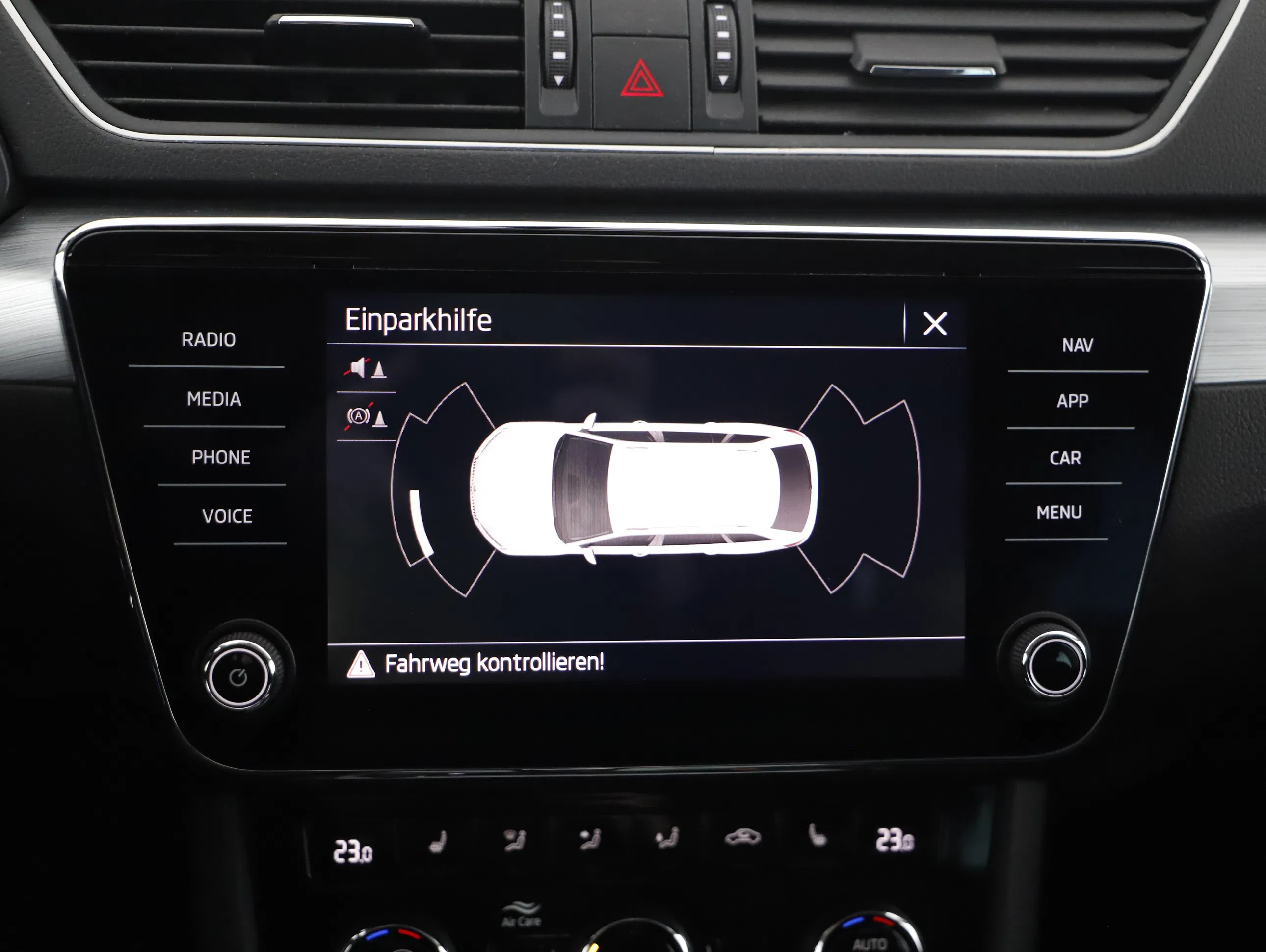 Skoda Superb Combi 2.0 TDI Ambition | Bild 10 von 18