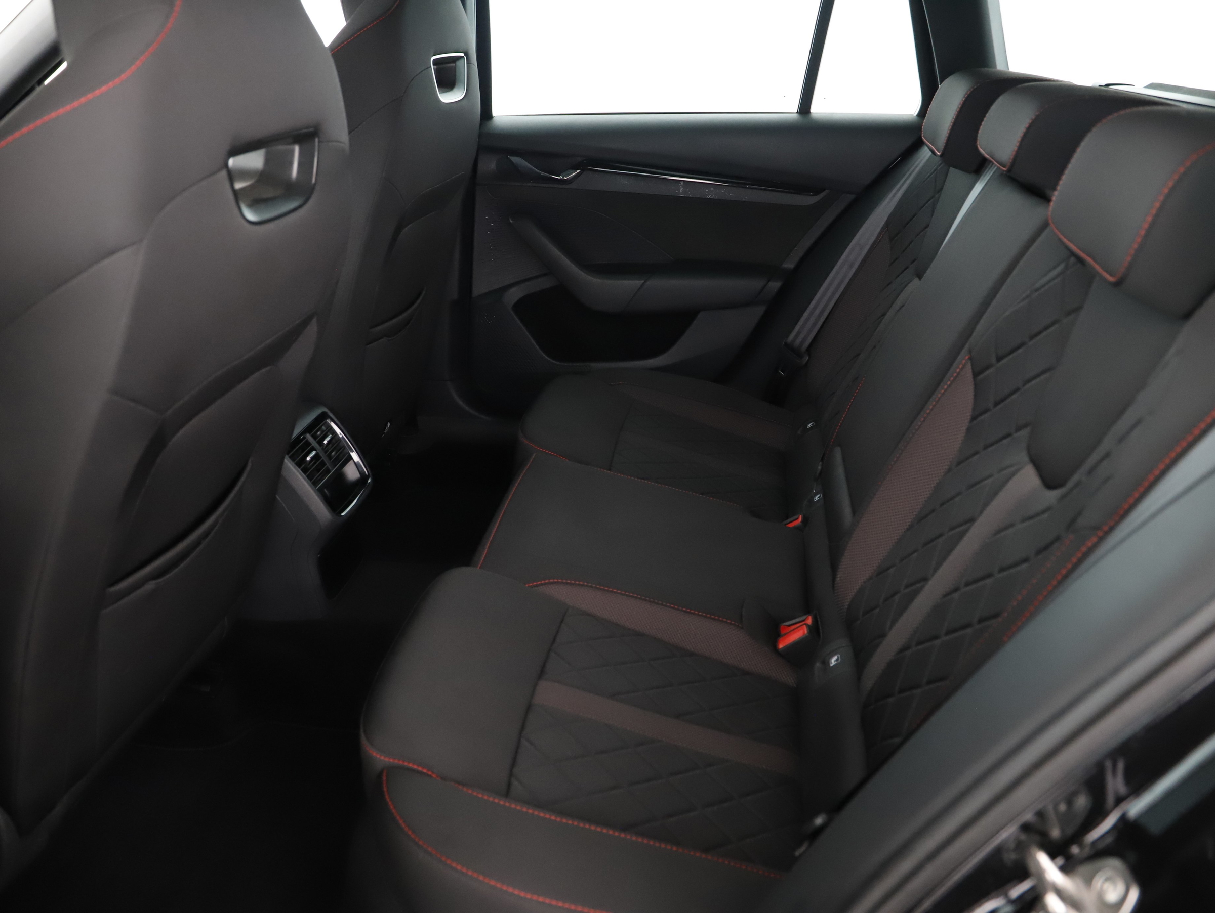 Skoda Octavia Combi 2.0 TSI RS | Bild 2 von 22