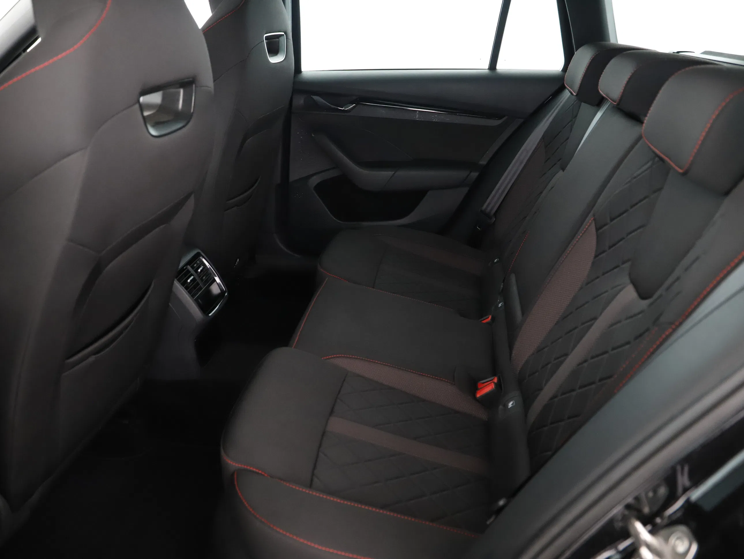 Skoda Octavia Combi 2.0 TSI RS | Bild 2 von 22