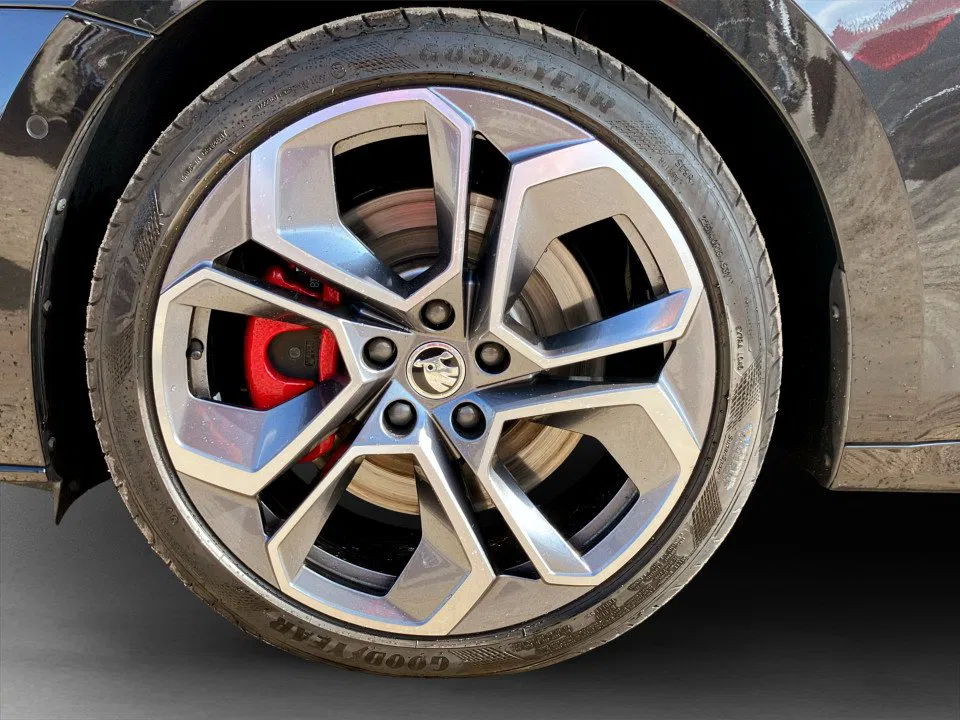 Skoda Octavia Combi 2.0 RS | Bild 8 von 26