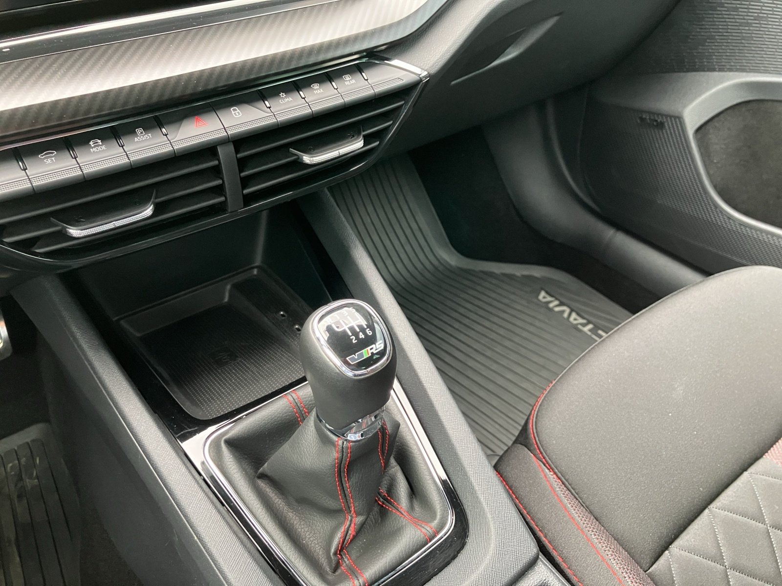 Skoda OCTAVIA Combi RS 2.0 TSI | Bild 14 von 20