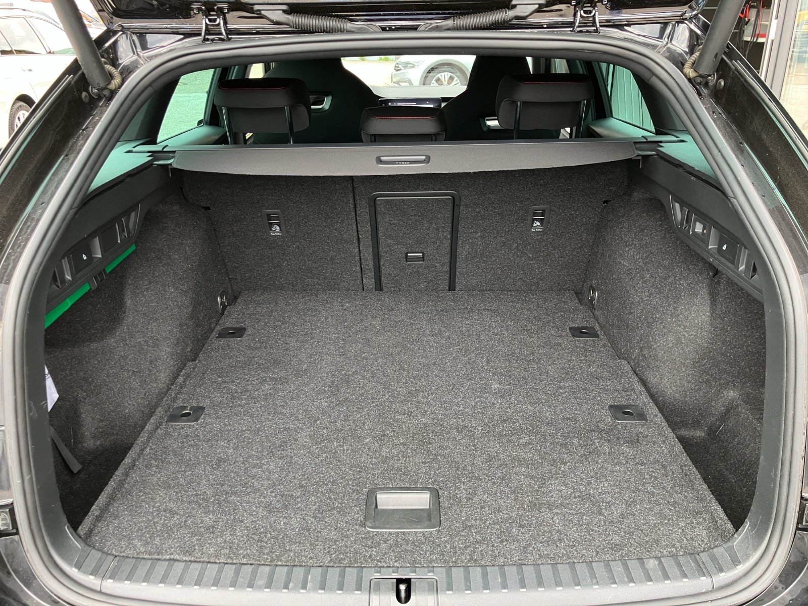 Skoda OCTAVIA Combi RS 2.0 TSI | Bild 16 von 20