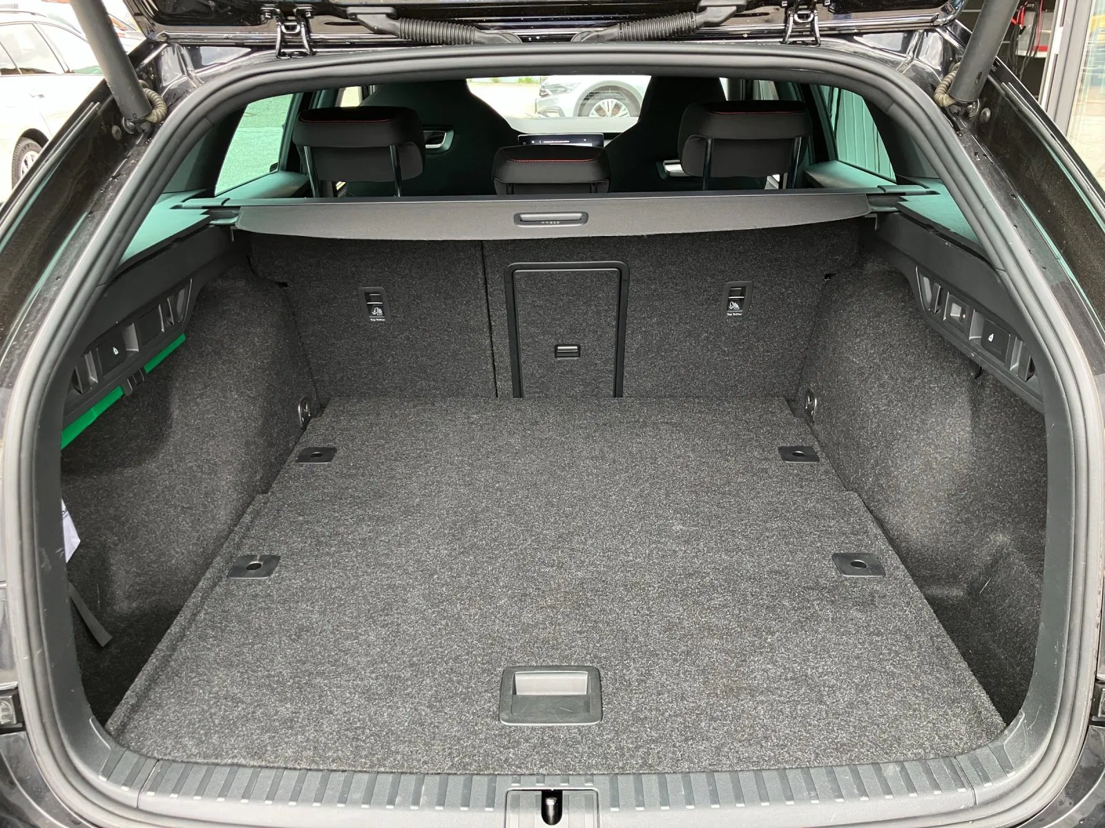 Skoda OCTAVIA Combi RS 2.0 TSI | Bild 16 von 20