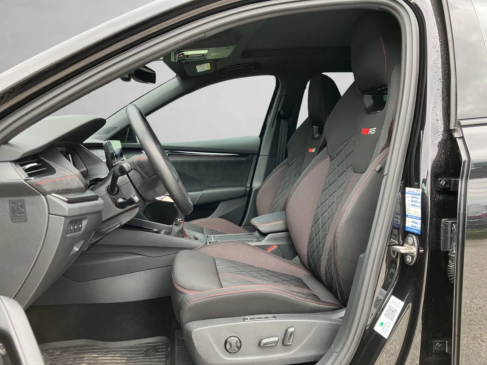 Skoda OCTAVIA Combi RS 2.0 TSI | Bild 9 von 20