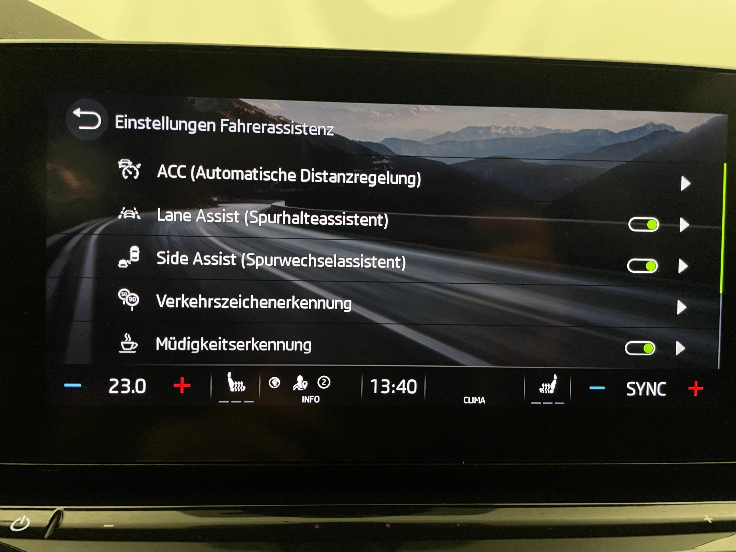 Skoda Octavia Combi 2.0 TSI RS | Bild 17 von 31