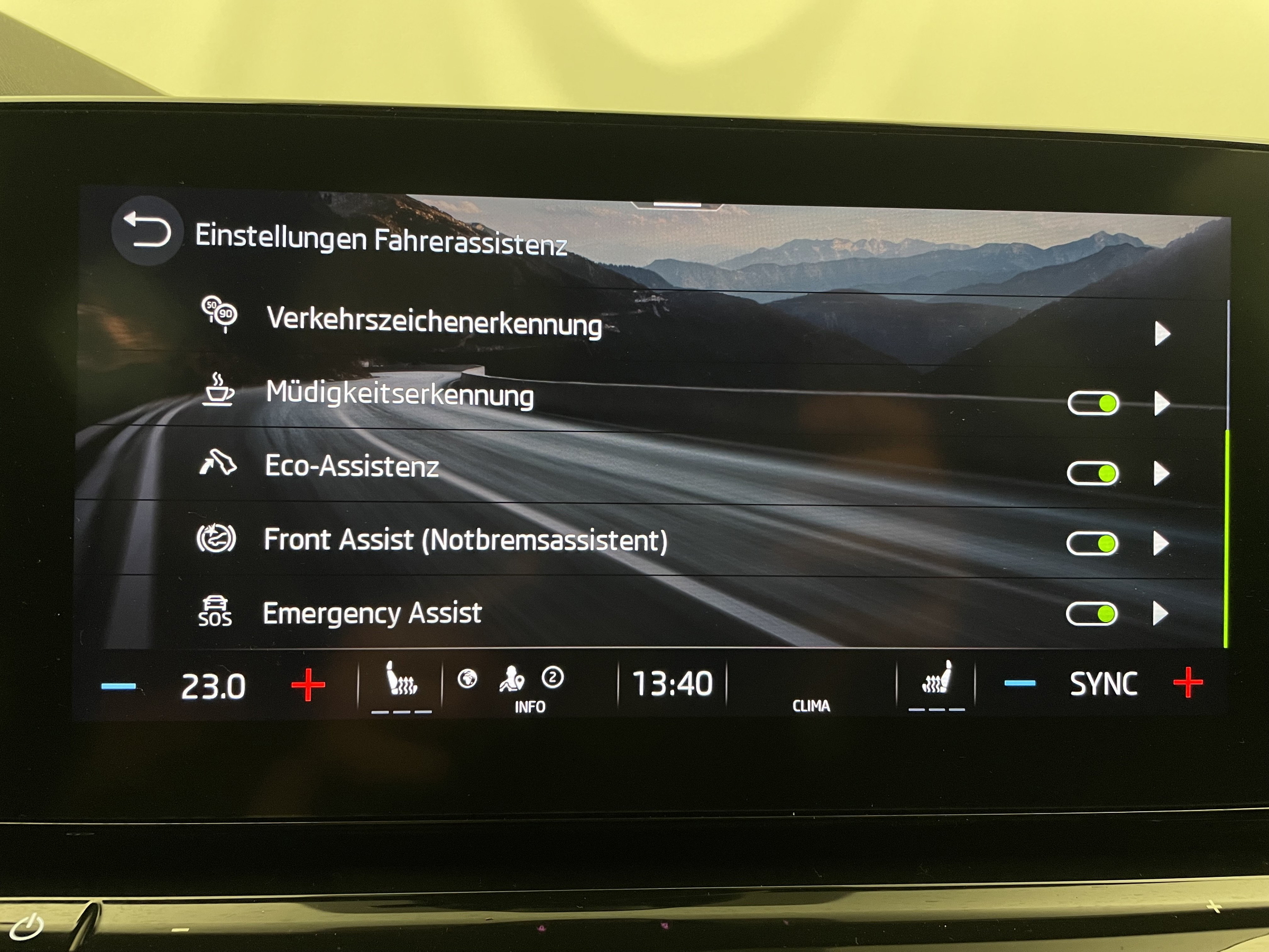 Skoda Octavia Combi 2.0 TSI RS | Bild 23 von 31