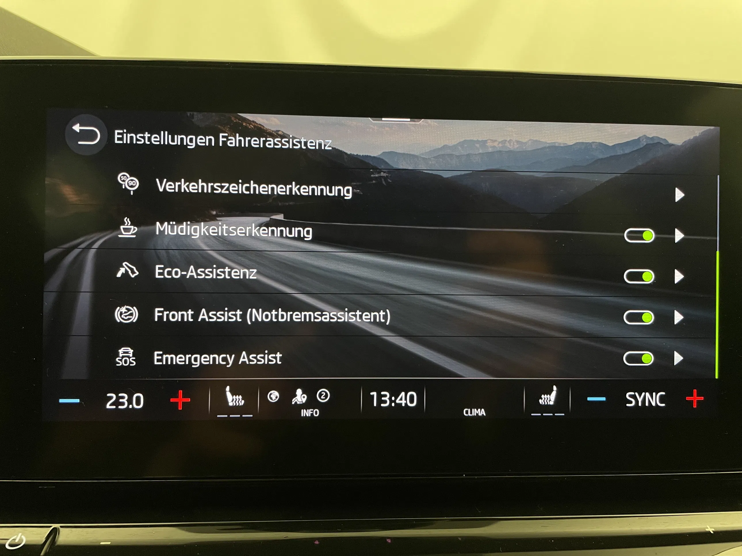 Skoda Octavia Combi 2.0 TSI RS | Bild 23 von 31