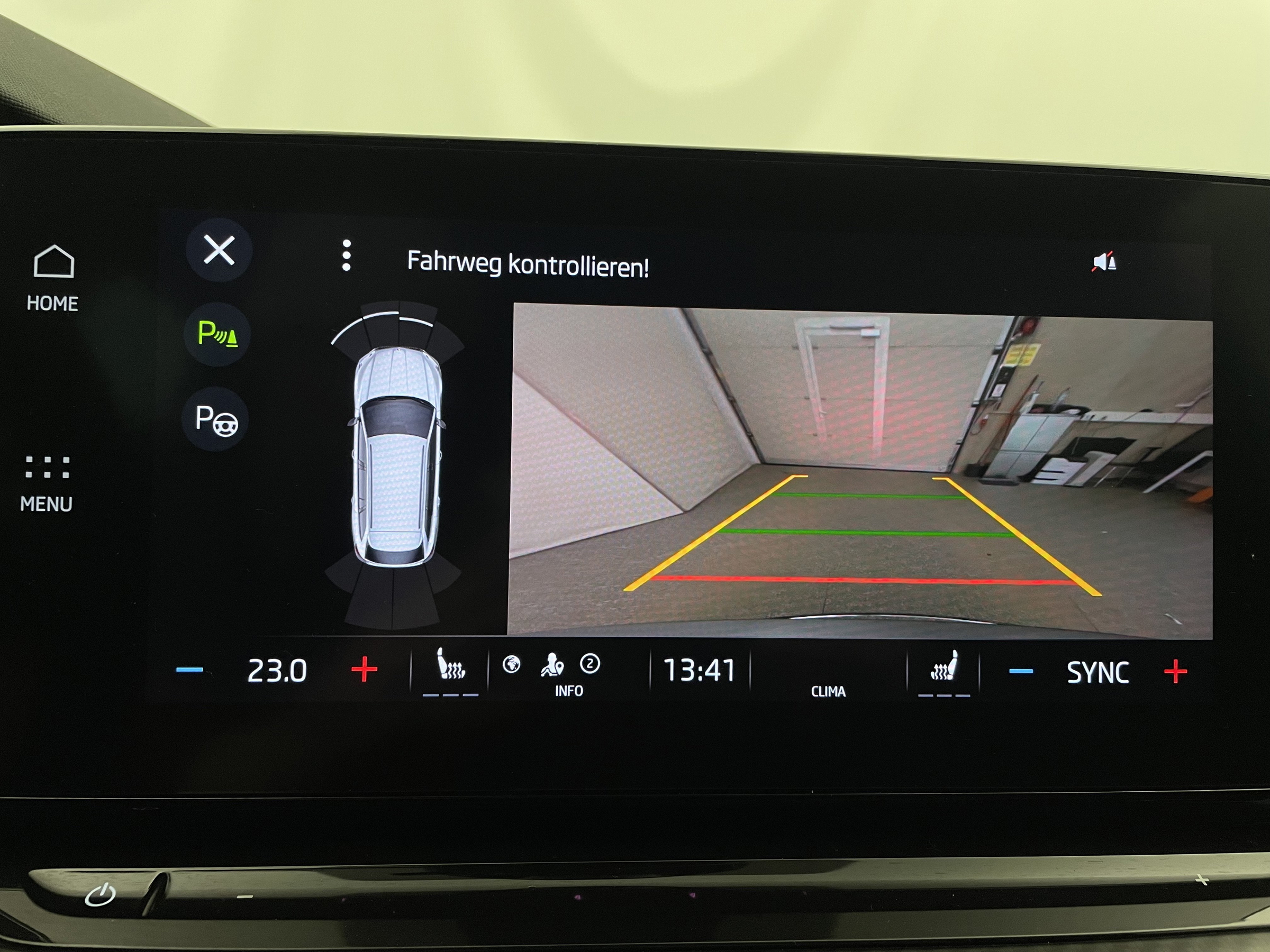 Skoda Octavia Combi 2.0 TSI RS | Bild 25 von 31