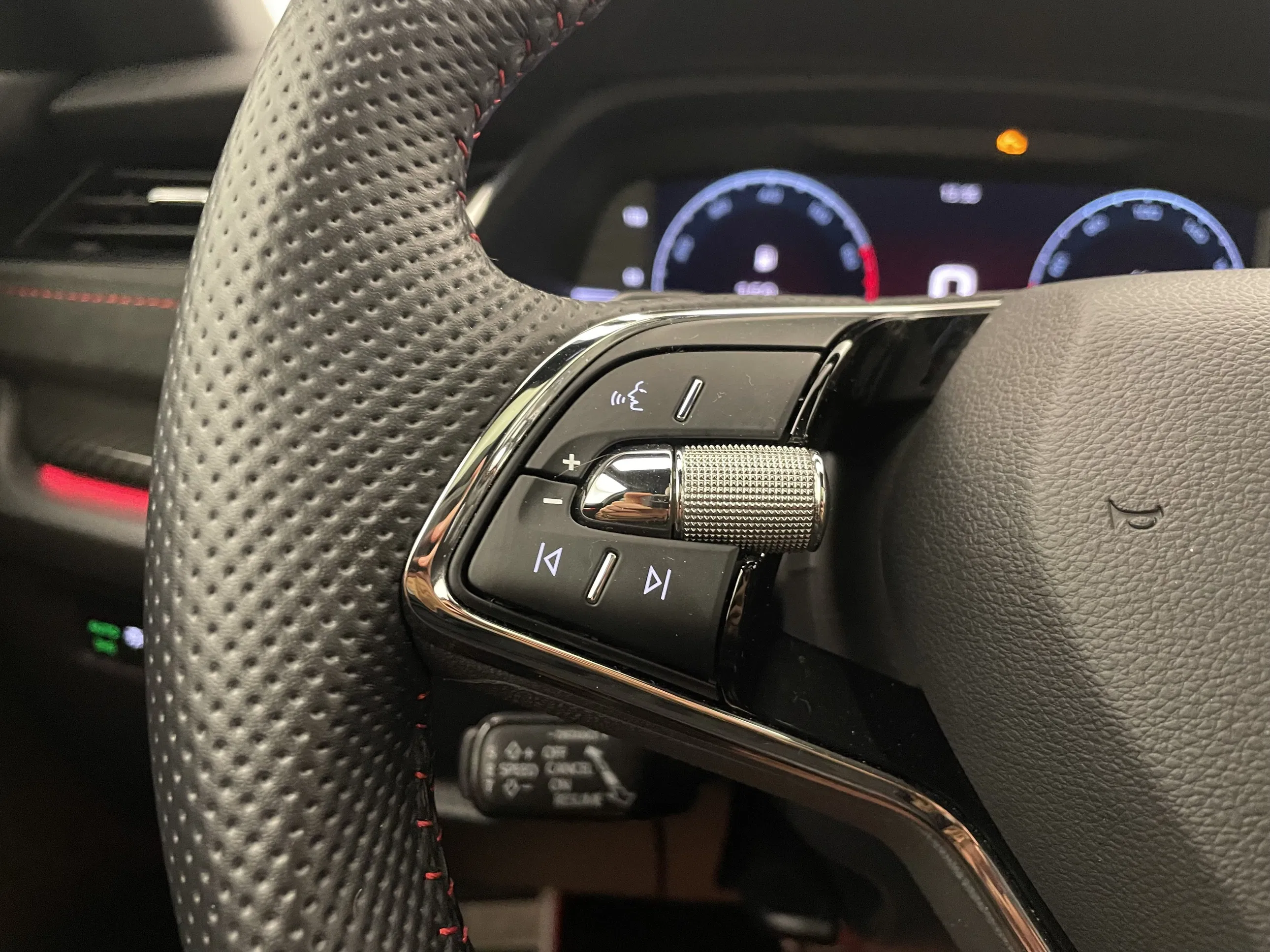 Skoda Octavia Combi 2.0 TSI RS | Bild 28 von 31