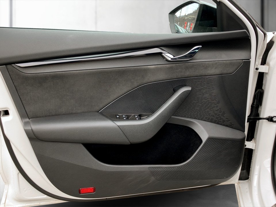 Skoda Octavia Combi 2.0 TSI RS | Bild 14 von 24