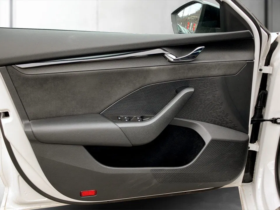 Skoda Octavia Combi 2.0 TSI RS | Bild 14 von 24