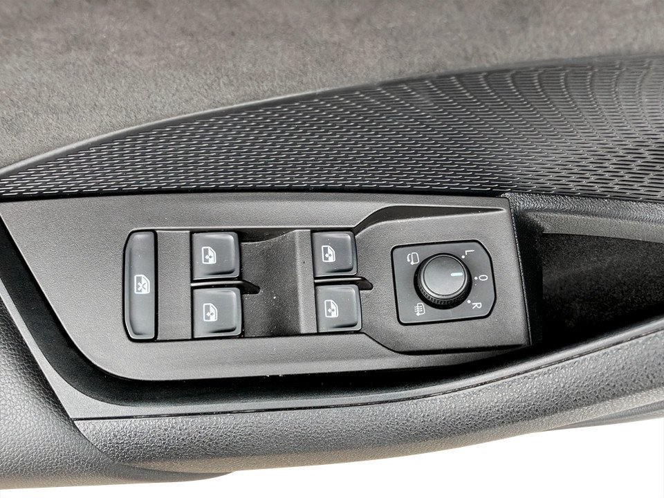 Skoda Octavia Combi 2.0 TSI RS | Bild 15 von 24