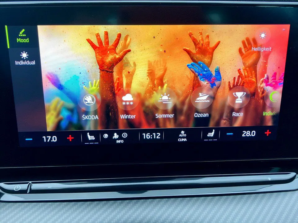 Skoda Octavia Combi 2.0 TSI RS | Bild 17 von 24