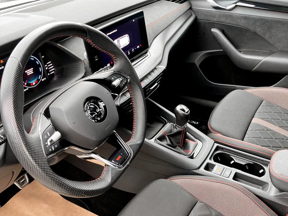 Skoda Octavia Combi 2.0 TSI RS | Bild 7 von 24