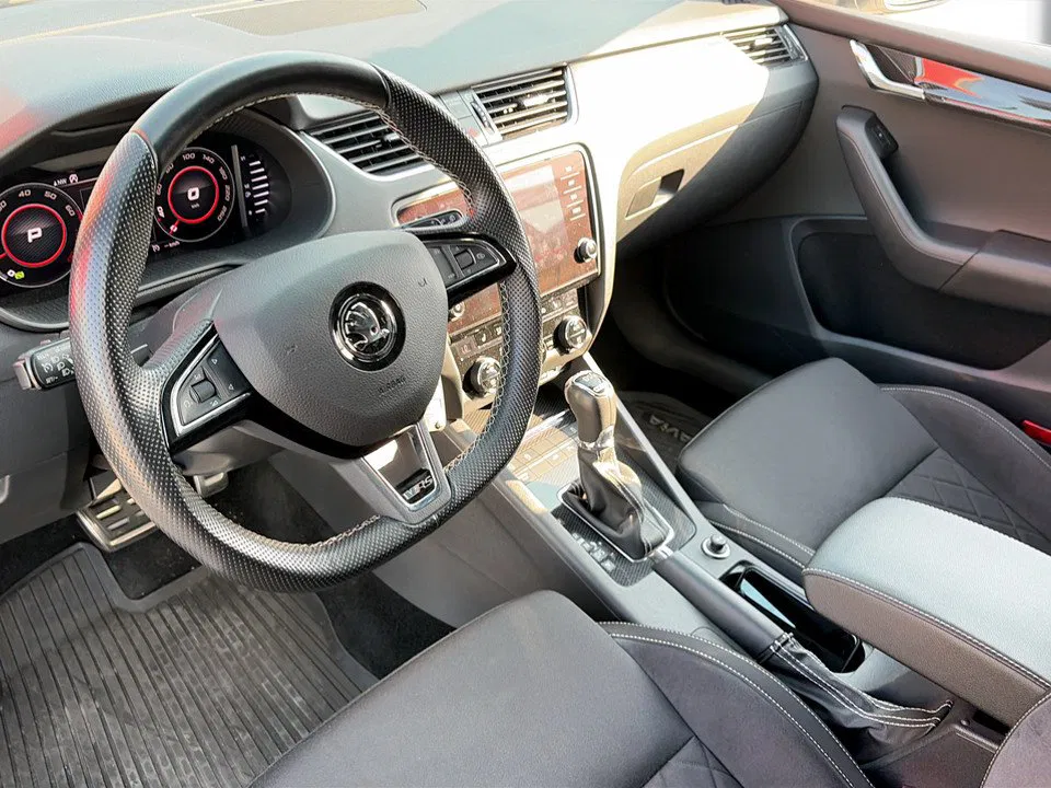 Skoda Octavia Combi 2.0 TSI RS 245 | Bild 8 von 26