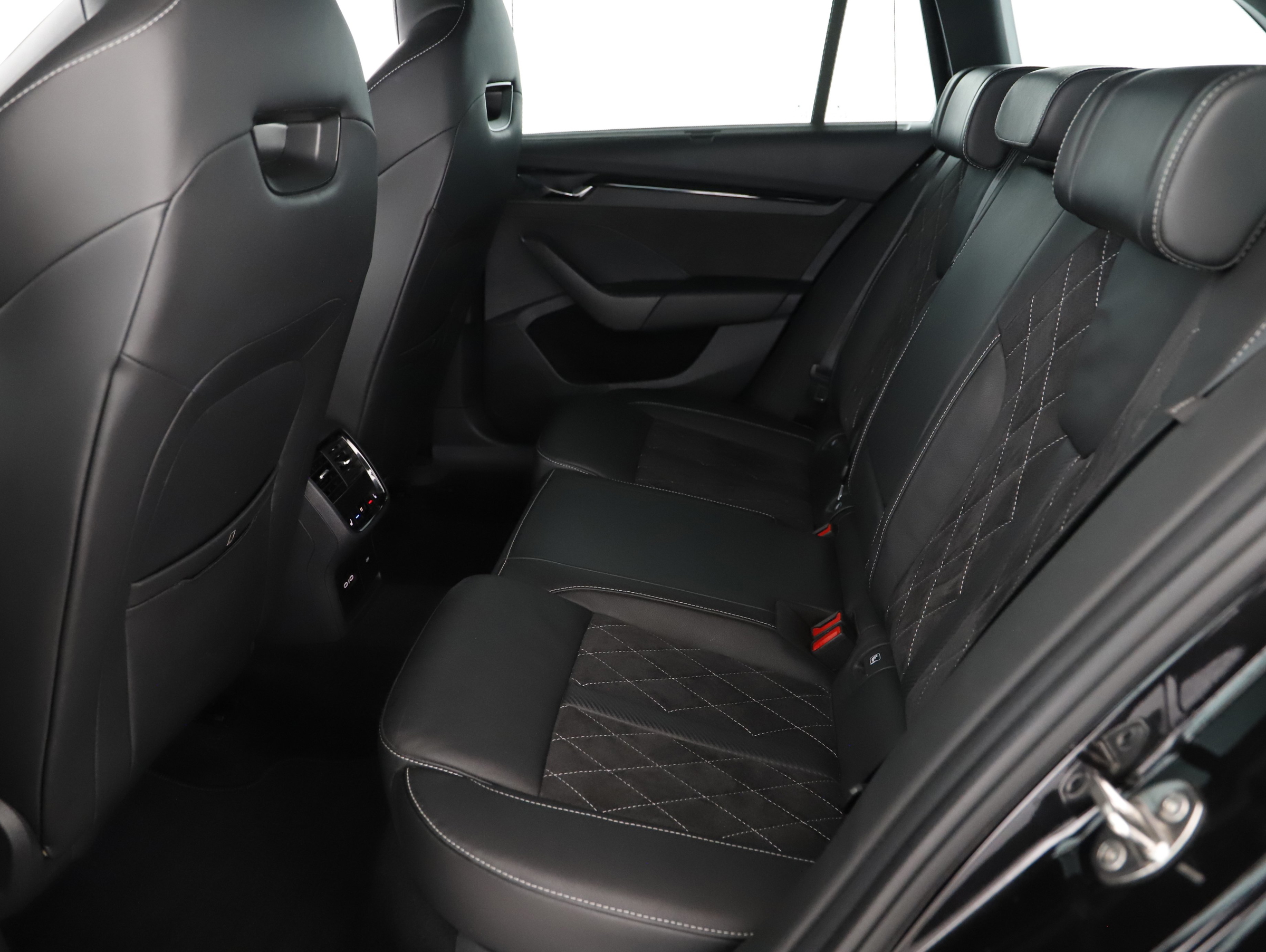 Skoda Octavia Combi 1.4 TSI RS iV | Bild 25 von 31