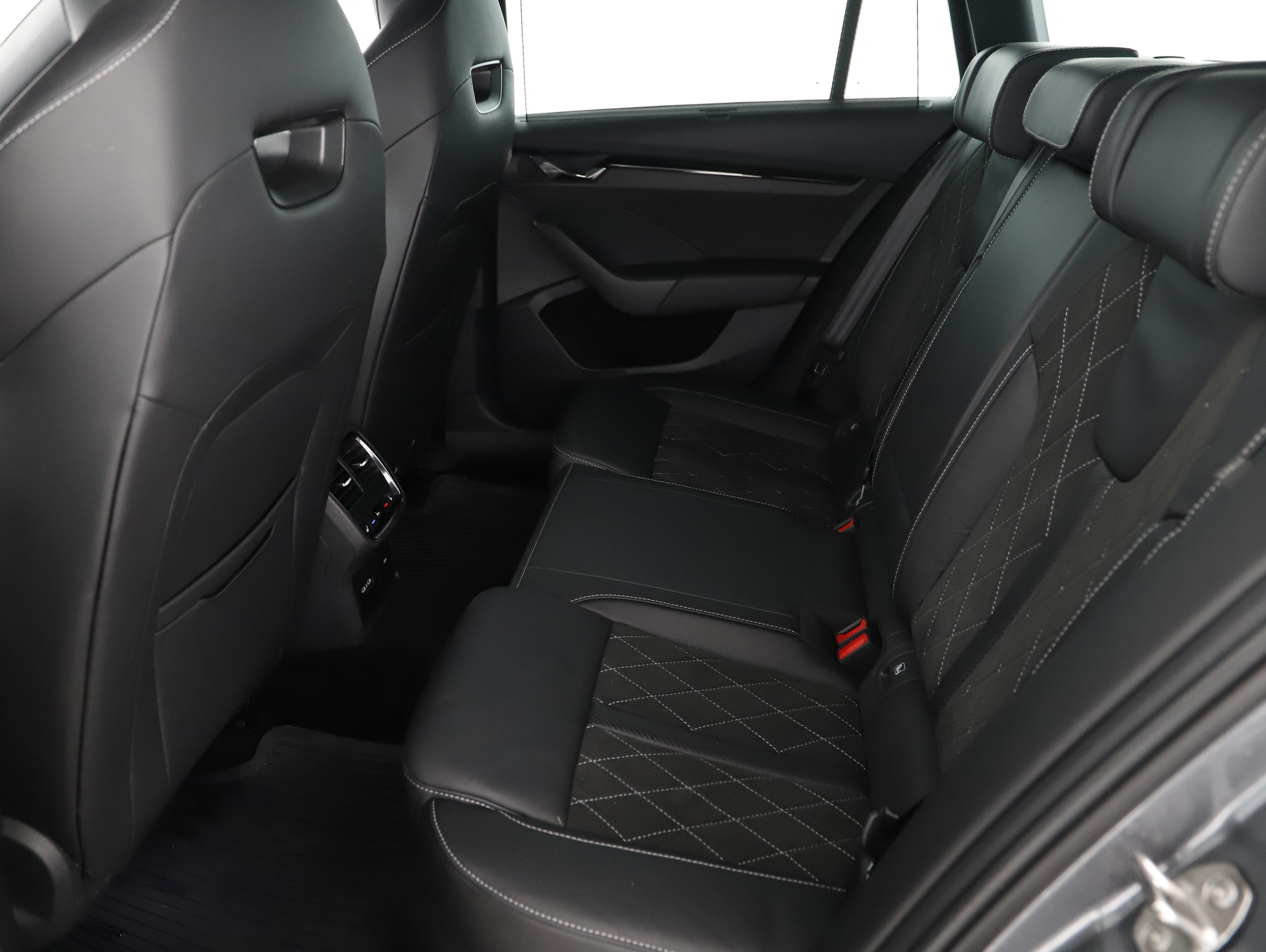 Skoda Octavia Combi 1.4 TSI RS iV | Bild 4 von 22