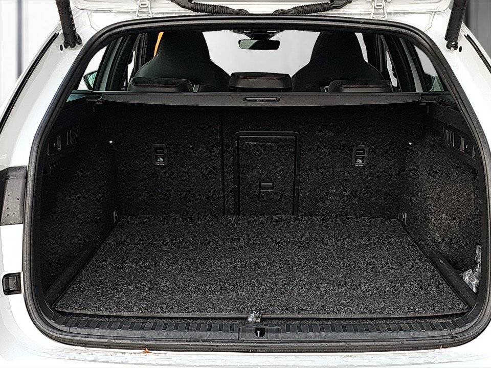 Skoda Octavia Combi 1.4 TSI RS iV | Bild 16 von 23