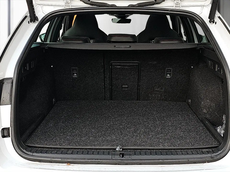 Skoda Octavia Combi 1.4 TSI RS iV | Bild 16 von 23