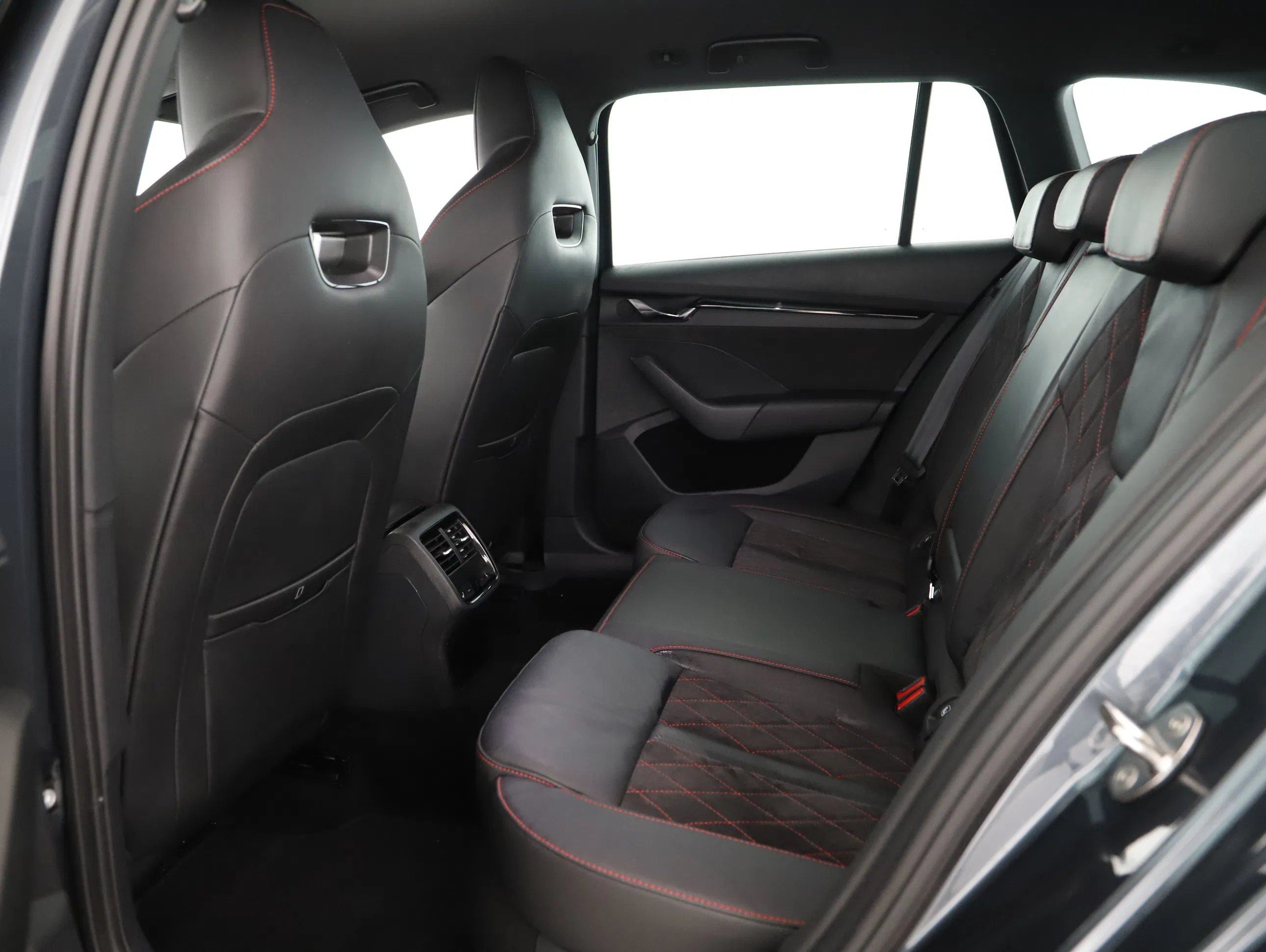 Skoda Octavia Combi 1.4 TSI RS iV | Bild 24 von 31