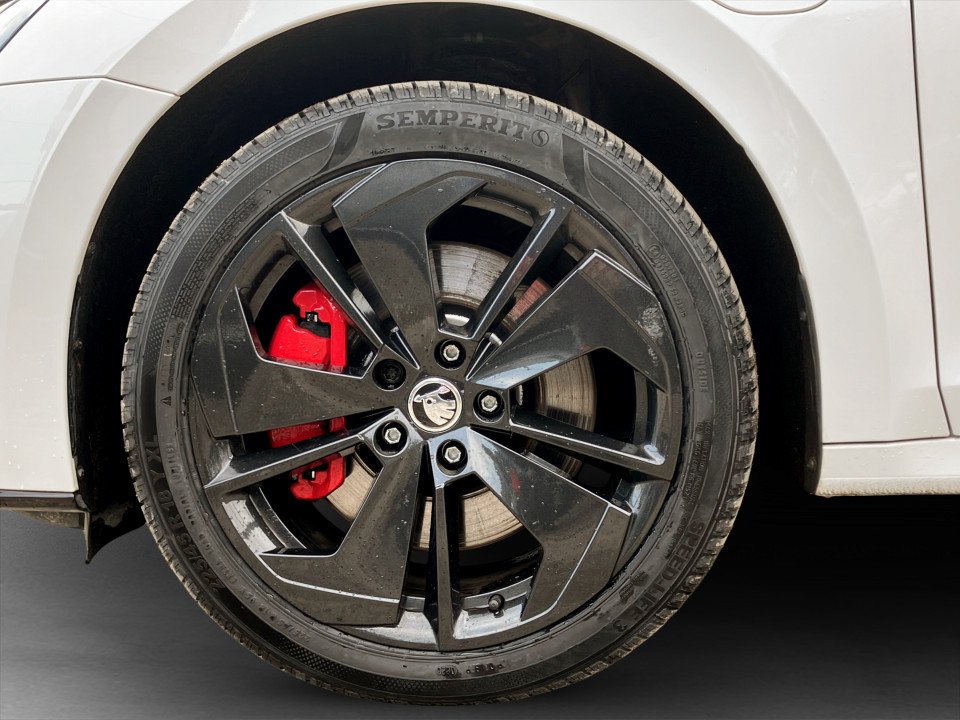 Skoda Octavia Combi RS iV DSG | Bild 8 von 25