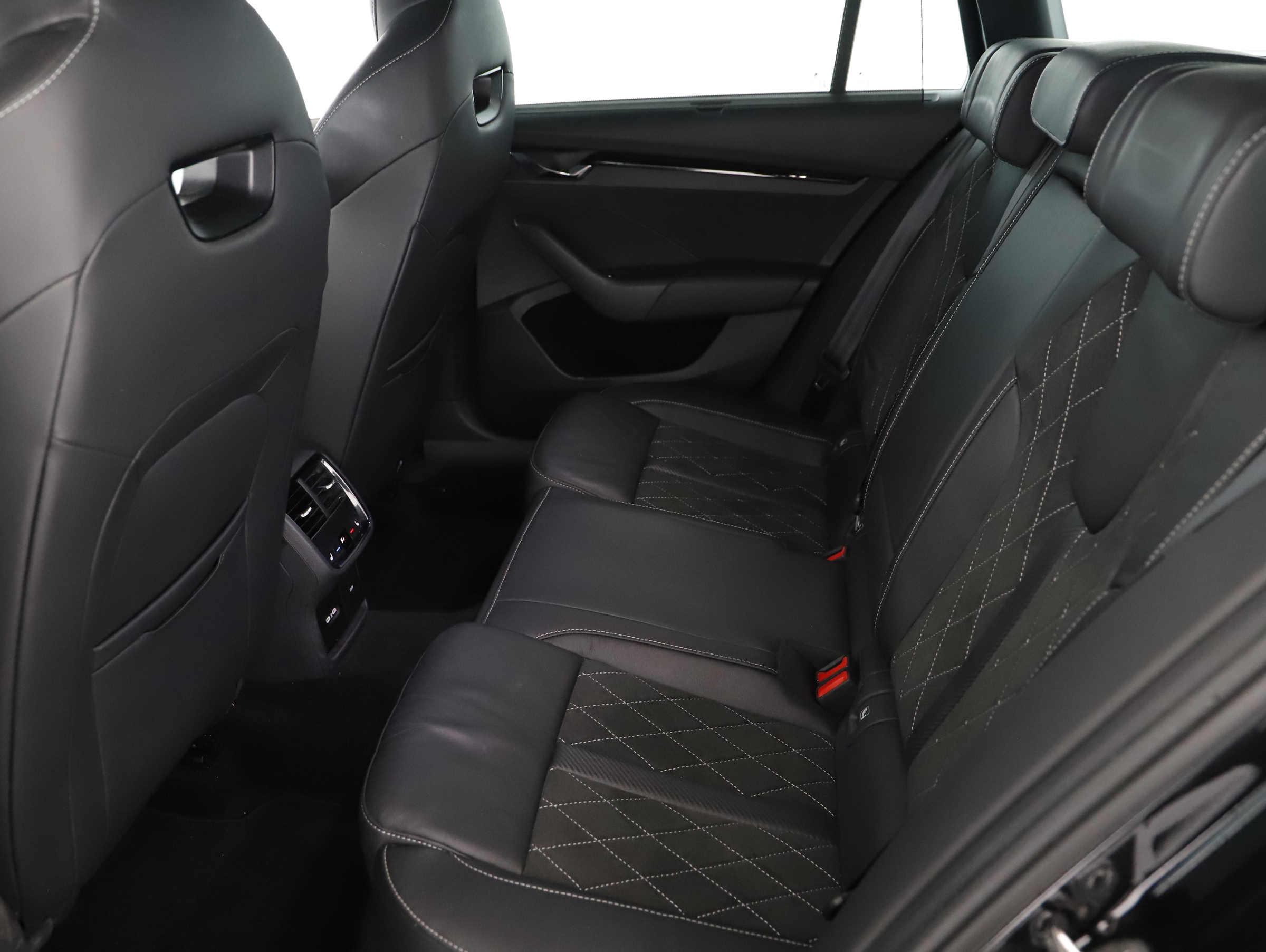 Skoda Octavia Combi 1.4 TSI RS iV | Bild 3 von 24