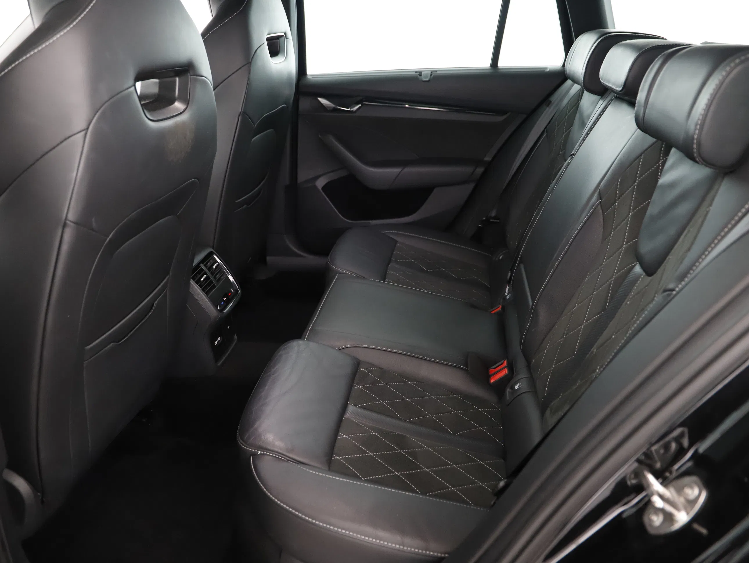 Skoda Octavia Combi 1.4 TSI RS iV | Bild 2 von 23