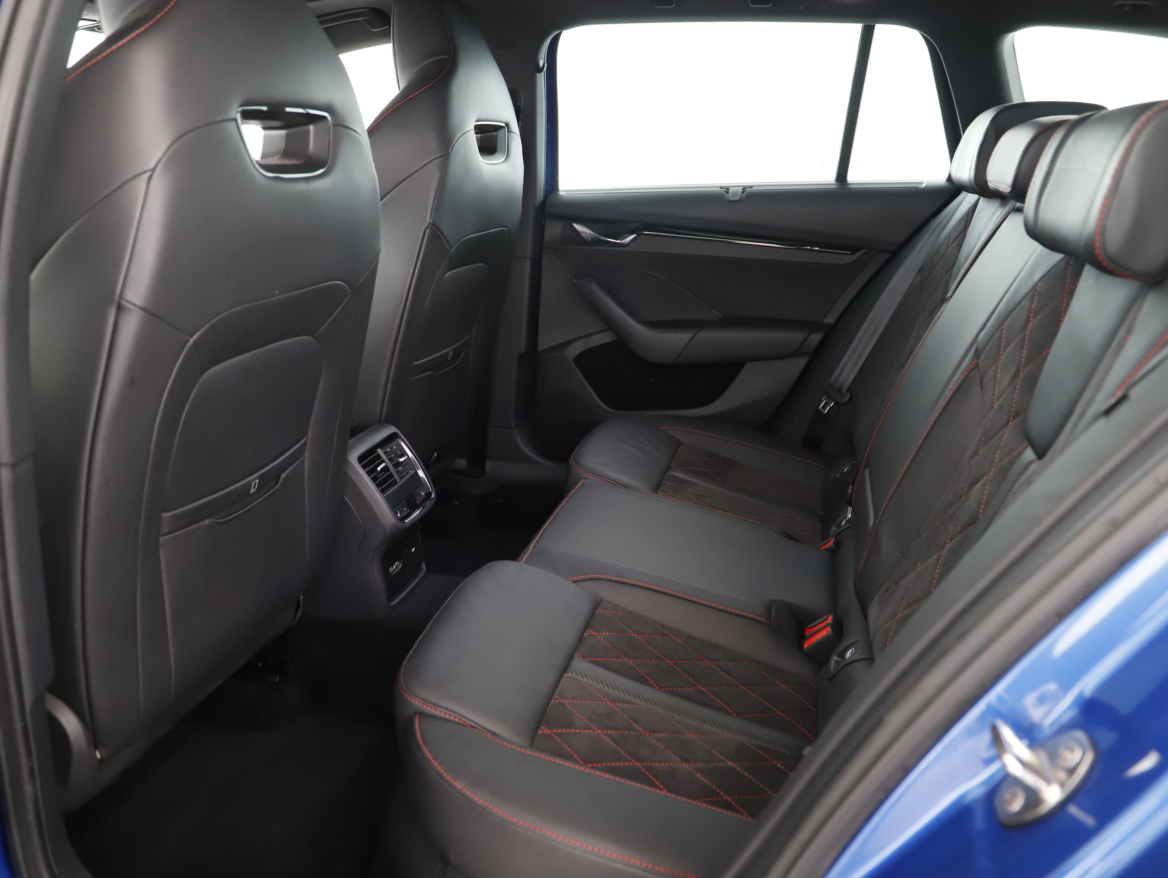 Skoda Octavia Combi 1.4 TSI RS iV | Bild 13 von 26