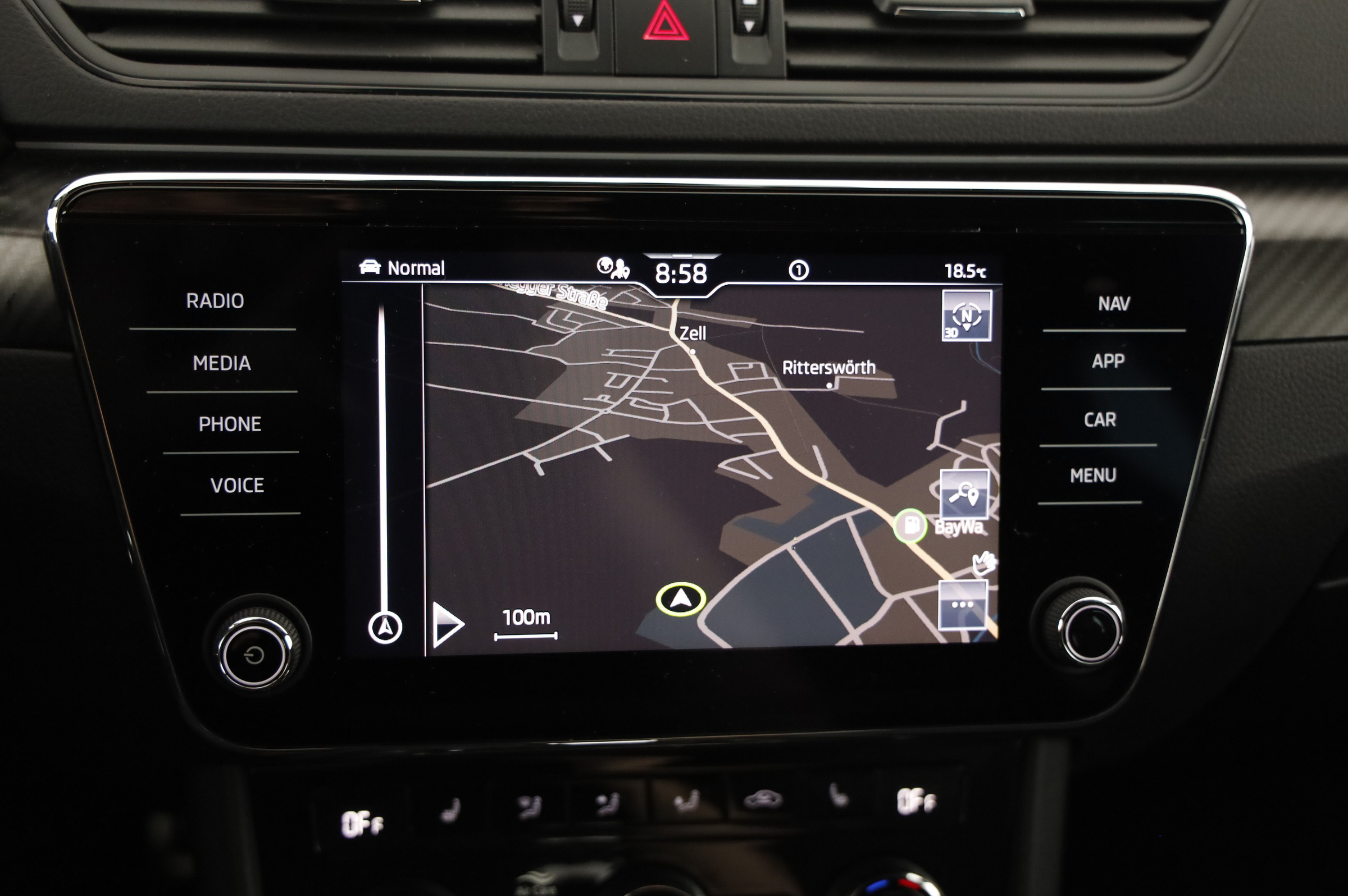 Skoda Superb Combi 1.4 TSI iV Sportline | Bild 17 von 27